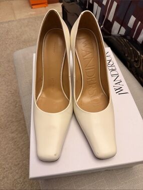J.W. Anderson Cream Square-Toe Leather Pumps
